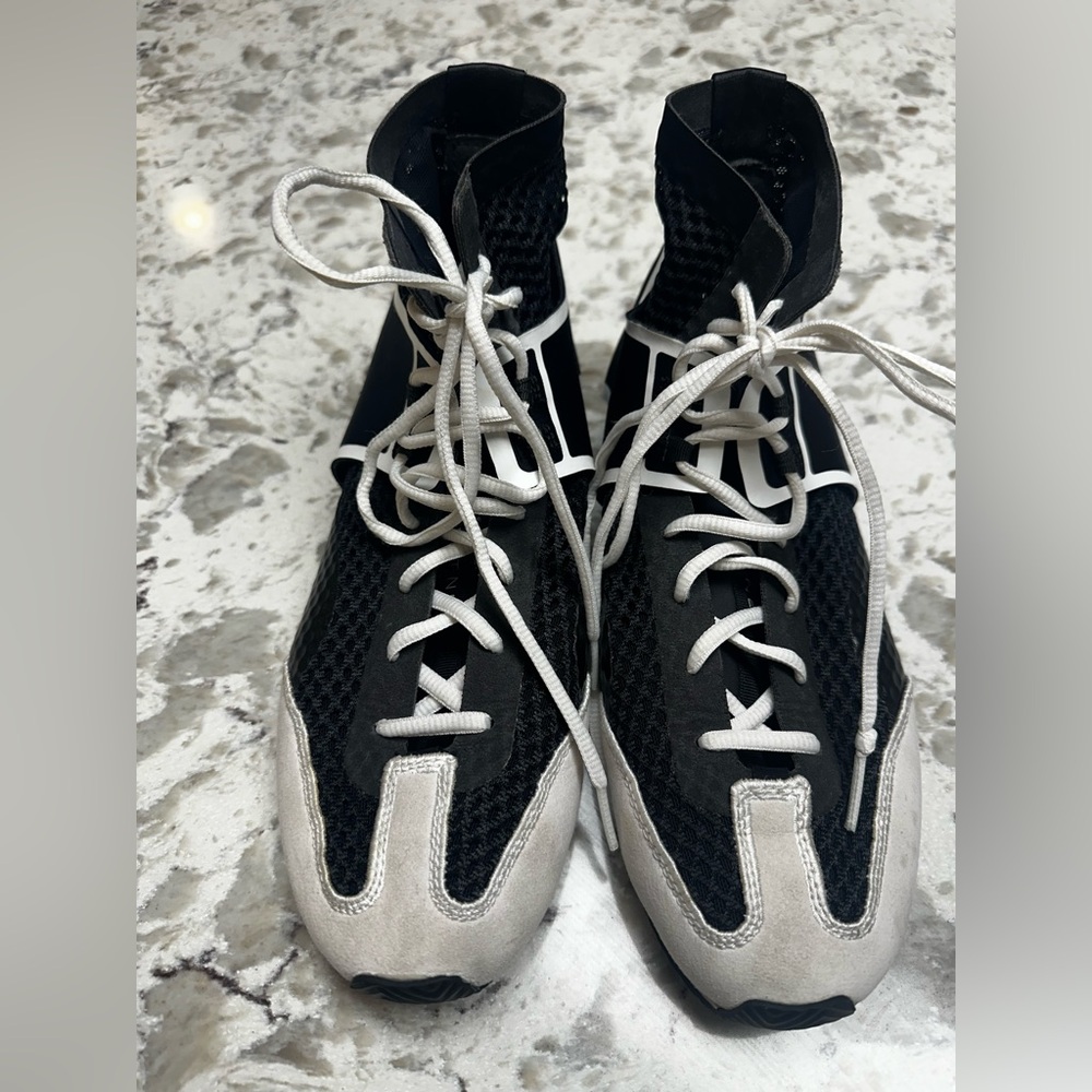 NWOT Addidas  by  Stella McCartney Boxing Shoes Women’s Size 8 Black/White
